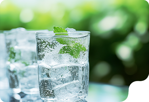 Beber água no escritório: benefícios, dicas e práticas recomendadas